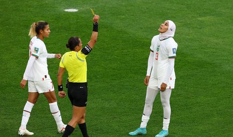 Penggunaan Hijab di Sepak Bola Wanita Sempat Dilarang