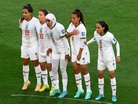 FOTO: Menginspirasi, Ini Pesepakbola Maroko yang Jadi Pemain Berhijab Pertama di Piala Dunia Wanita