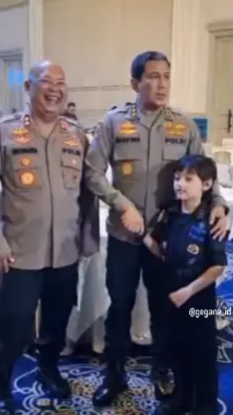Momen Cicit Kapolri Hoegeng Bertemu Jenderal Polisi Lulusan Terbaik, 'Cocok Jadi Brimob'