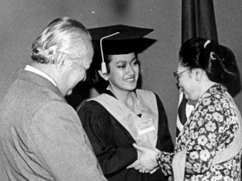 Potret Lawas Putri Presiden Soeharto Wisuda Sarjana IPB Tahun 1987, Wajahnya Ramai Disebut Mirip Mendiang Jupe