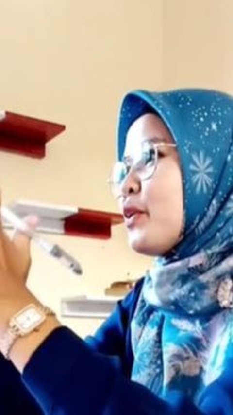 Momen Unik Guru Cek Presensi Murid di Kelas, Diminta Setor Kata Motivasi