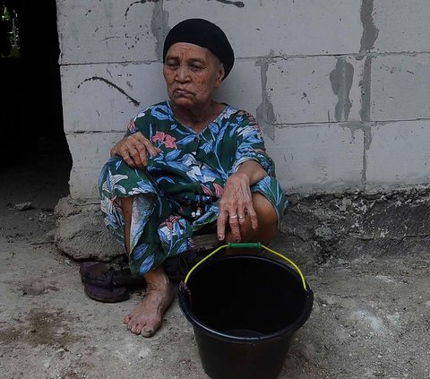 Musim kemarau yang telah dimulai membuat Desa Waninggalih, Jonggol, Kabupaten Bogor, mengalami krisis air bersih. <br /><br />Sudah hampir satu bulan, lebih dari 635 kepala keluarga (KK) atau 2.150 jiwa  di Desa Weninggalih mengalami kesulitan mendapatkan air bersih.