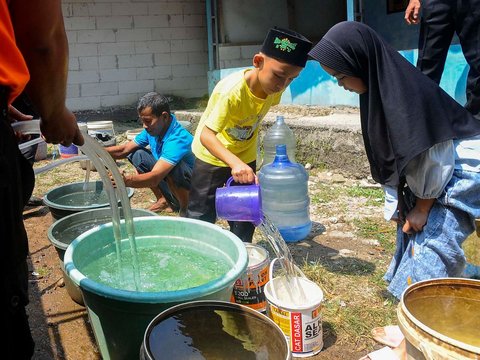 FOTO: Musim Kemarau, Warga Desa Weninggalih di Bogor Krisis Air Bersih