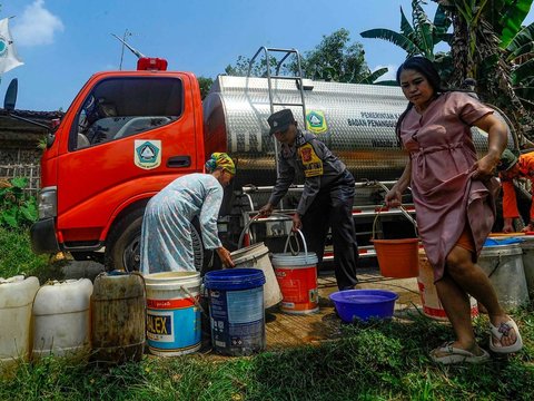 FOTO: Musim Kemarau, Warga Desa Weninggalih di Bogor Krisis Air Bersih