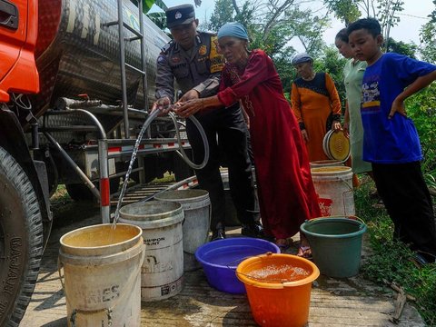 FOTO: Musim Kemarau, Warga Desa Weninggalih di Bogor Krisis Air Bersih