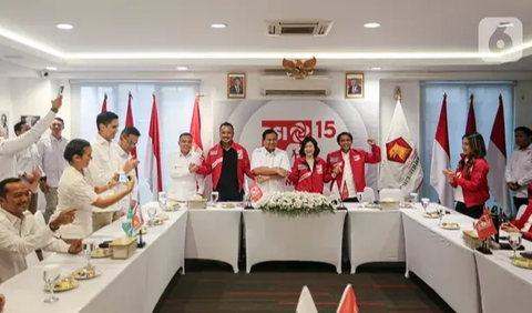 Sebagai informasi, Prabowo menyambangi kantor DPP PSI di Tanah Abang, Jakarta, Rabu (2/8). Dia mengakui mengajak PSI untuk berkoalisi di Pilpres 2024.