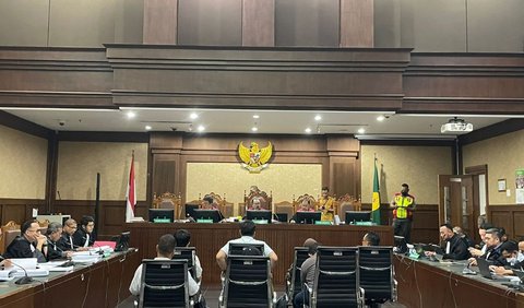 Sidang Tiga Terdakwa