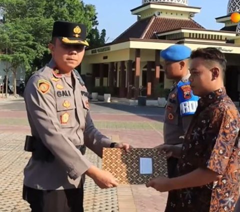 Tersandung Kasus Narkoba, Begini Prosesi Simbolis Polisi di Jateng Diberhentikan Secara Tidak Hormat