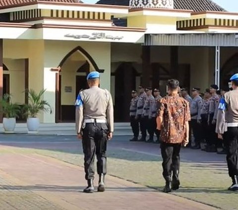 Tersandung Kasus Narkoba, Begini Prosesi Simbolis Polisi di Jateng Diberhentikan Secara Tidak Hormat