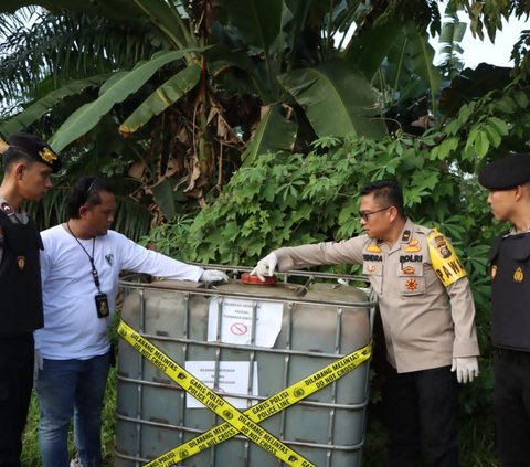 Gudang Produksi BBM Oplosan di UKU Digerebek Polisi, Pelaku Bikin Bensin Pakai Zat Pewarna