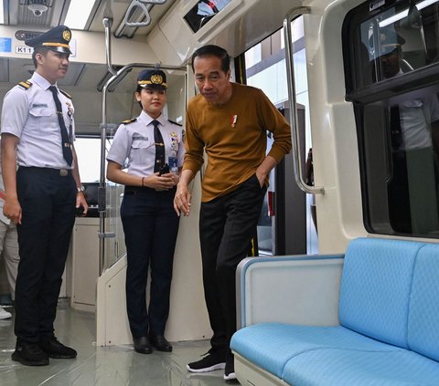 Presiden Joko Widodo atau Jokowi kembali menguji coba  pengoperasian Lintas Rel Terpadu (LRT) Jakarta-Bogor-Depok-Bekasi (Jabodebek) pada Kamis (3/8/2023). Ini merupakan ketiga kalinya Jokowi menjajal LRT yang dioperasikan tanpa masinis.