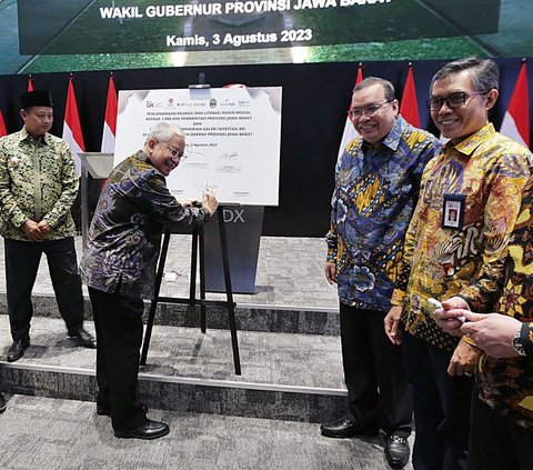 FOTO: Bank BJB Dukung Literasi Pasar Modal bagi Pegawai Negeri Sipil saat Buka Perdagangan di BEI