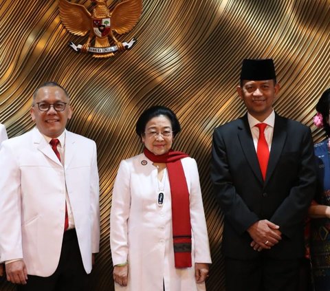 Saat Megawati Elus Kepala Bayi Peneliti BRIN, Ingatkan Sang Ibu Jaga dari Stunting