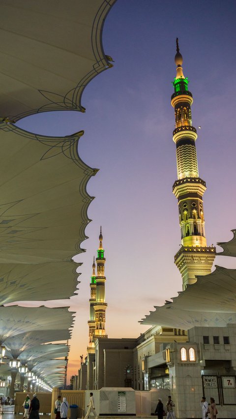 Masjid Nabawi menjadi salah satu tujuan wisata ziarah di Madinah