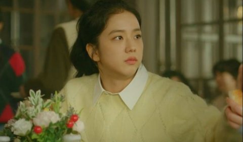 Jisoo juga sempat bermain drama berjudul Snowdrop bersama Jung Hae In. Berawal dari drama ini dikabarkan Jisoo dan Jung Hae In menjalin kasih, namun ternyata tebakan tersebut keliru.