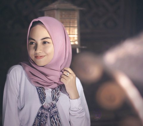 6 Hijab Hacks to Make Your Appearance Neat and Maximal, Let's Try!