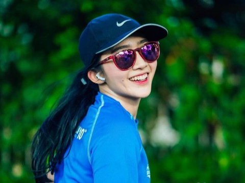 8 Foto Cantik Febby Rastanty Tampil Sporty, Bersinar Bak Boneka Barbie