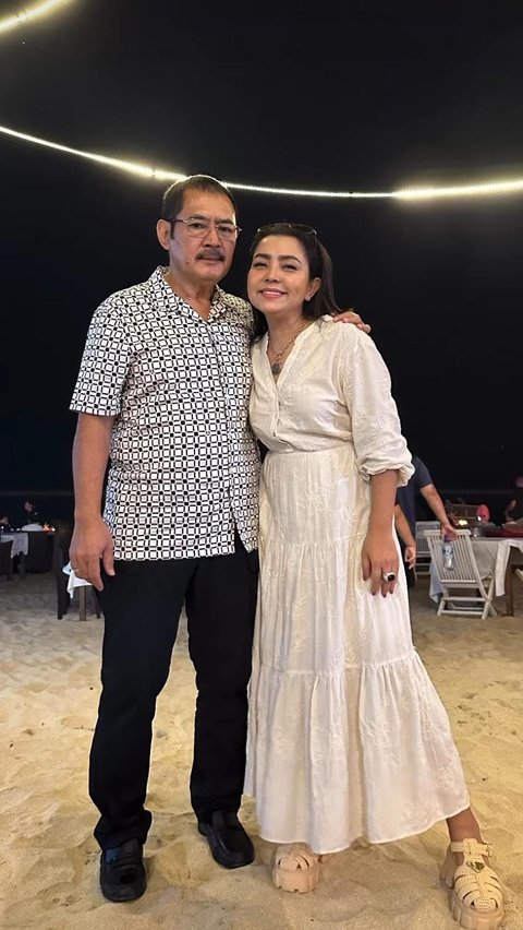 Mesra Abis Kayak Pengantin Baru, Intip Momen 'Pacaran' Mayangsari dan Bambang Trihatmodjo di Bali