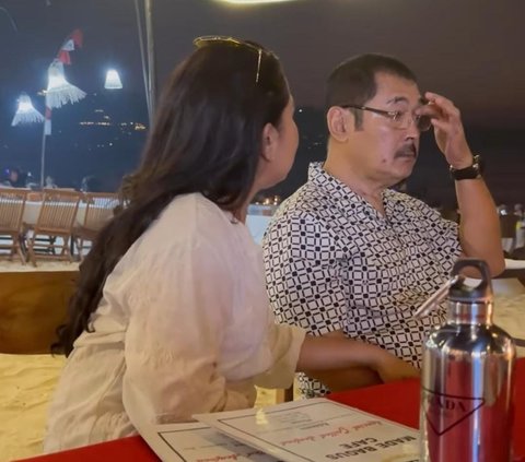 Mesra Abis Kayak Pengantin Baru, Intip Momen 'Pacaran' Mayangsari dan Bambang Trihatmodjo di Bali