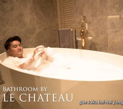 Potret Walk In Closet Bernuansa Kayu & Kamar Mandi Dilengkapi Bathtub Boy William yang Mewah