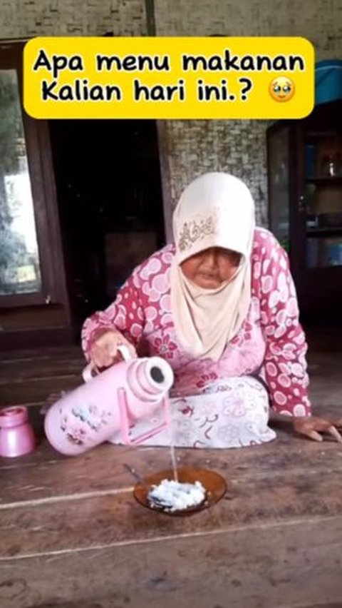 Sesak Dada Melihatnya, Saking Miskinnya Nenek ini Makan Nasi Cuma Sama Micin Dicampur Air Hangat
