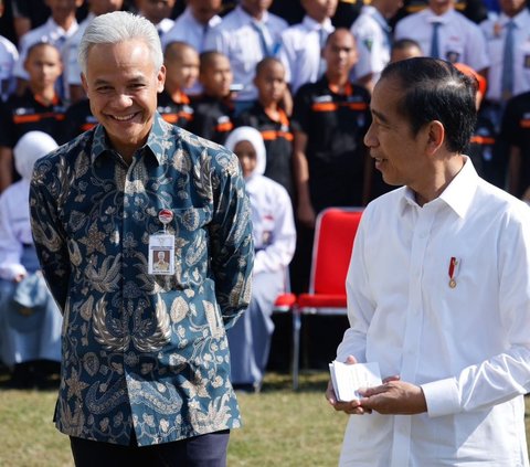 Presiden Joko Widodo (Jokowi) memuji program sekolah gratis SMKN Jawa Tengah (Jateng) yang digagas Gubernur Jateng Ganjar Pranowo. Pasalnya, sekolah itu ditujukan untuk siswa dari keluarga tidak mampu.