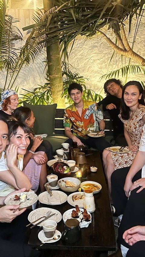 Ikut Makan Malam Bareng Keluarga dan Sahabat Luna Maya, Maxime Bouttier Duduk di Sebelah Kakak dan Ibu sang Kekasih jadi Sorotan