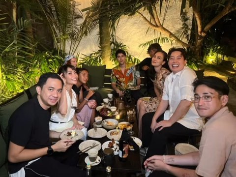 Ikut Makan Malam Bareng Keluarga dan Sahabat Luna Maya, Maxime Bouttier Duduk di Sebelah Kakak dan Ibu sang Kekasih jadi Sorotan