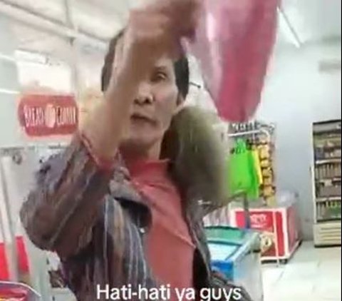 Viral Pria Bayar Pakai Uang Palsu saat Belanja di Minimarket, Ditolak Kasir Langsung Mengamuk