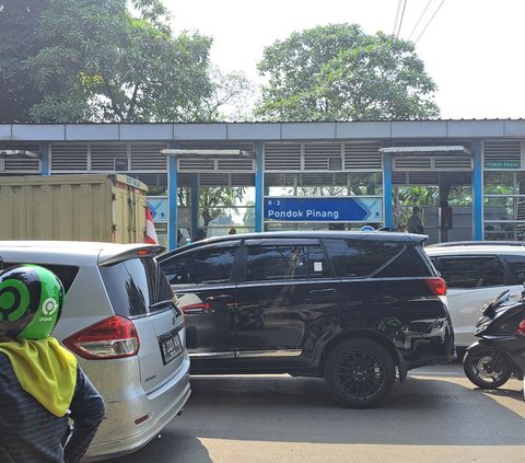 Macet Parah Akibat Proyek Galian Saluran Air di Pondok Pinang Jaksel, Pedagang Mi Ayam Mengeluh Omzet Menurun 50 Persen