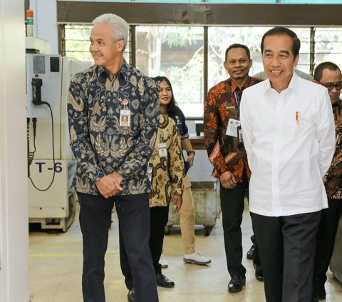 Usai Blusukan Bertiga dengan Prabowo, Kini Jokowi dan Ganjar Jalan Bareng di Semarang