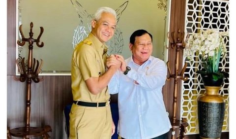 Keunggulan telak Prabowo atas Ganjar itu selisihnya mencapai angka 8,4 persen.<br><br><br>