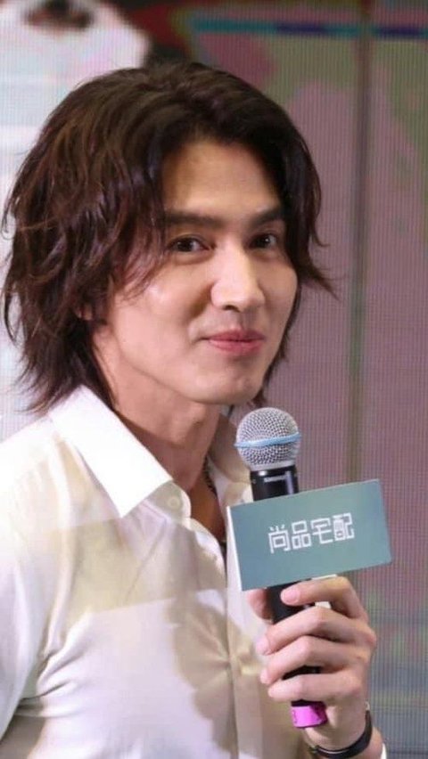 Di sisi lain, Jerry Yan juga berhasil mencuri perhatian. Saat ini, Jerry Yan masih populer dalam berakting dan menjadi model untuk berbagai produk.