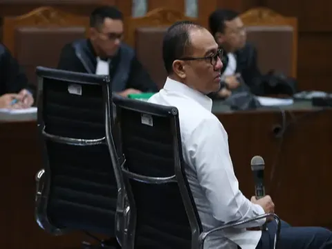 Istri Rafael Alun Bungkam Ditanya Soal Namanya Muncul Dalam Gratifikasi dan TPPU