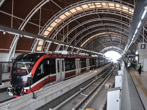 Pintu LRT Jabodebek Tak Bisa Ditutup Hingga AC Mati, KAI Minta Maaf