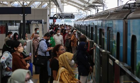 Membandingkan Besaran Ongkos MRT, LRT Jabodebek dan KRL