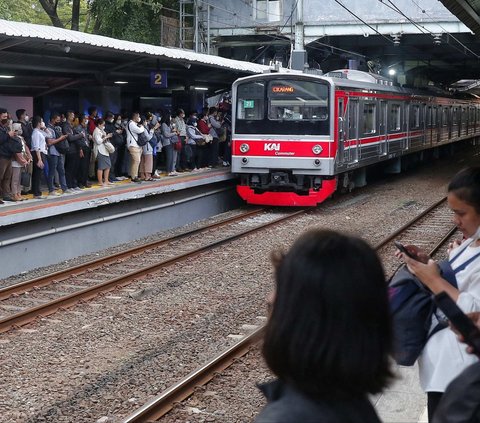 Membandingkan Besaran Ongkos MRT, LRT Jabodebek dan KRL