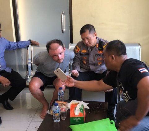 Bule Linglung Berenang di Tengah Laut Candidasa Bali, Diselamatkan Nelayan Lalu Diserahkan ke Polisi