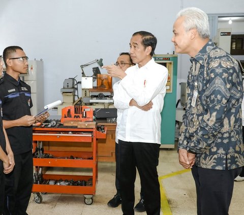 Bakal Calon Presiden Ganjar Pranowo menyatakan siap membawa program sekolah gratis SMKN Jawa Tengah (Jateng) ke level nasional. Program sekolah tersebut dipuji Presiden Jokowi karena dianggap bisa menyelesaikan masalah kemiskinan di Indonesia.