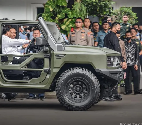 Abraham Mose juga menyampaikan selamat bergabung kepada Wakil Komisaris Utama yang baru, Komjen. Pol. Agus Andrianto dalam jajaran Komisaris PT Pindad.