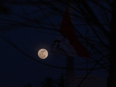 FOTO: Fenomena Super Blue Moon Hiasi Langit Jakarta, Beginilah Penampakan Langkanya