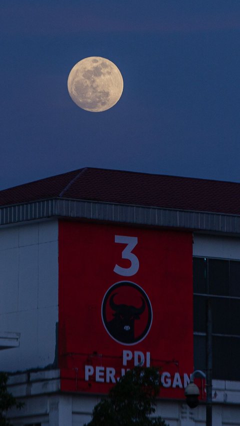 Fenomena Super Blue Moon adalah satu-satunya yang terjadi dalam setahun sekaligus merupakan supermoon dan bulan purnama terakhir di musim panas.