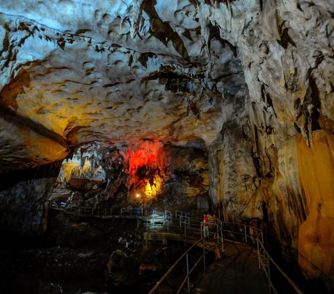 Goa ini cukup menarik karena pada setiap sudut goa terdapat sensasi pemandangan yang berbeda dengan sumber mata air yang alami.