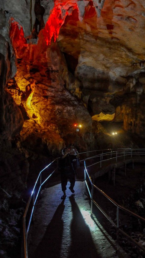 Hasil penelitian dari ahli goa asal Prancis, Gilbert Mantovani dan Kingston Kho pada tahun 1985 , Gua Lowo dinyatakan sebagai gua terbesar dan terpanjang se-Asia Tenggara.