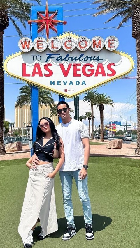 Deretan Momen Mesra Rachel Vennya dan Salim Nauderer Liburan di Las Vegas<br>