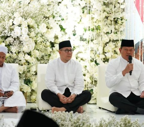 Momen khusyuk Panglima TNI selama mengikuti pembacaan Surah Yasin dan Doa diunggah oleh akun instagram @puspentni belum lama ini.