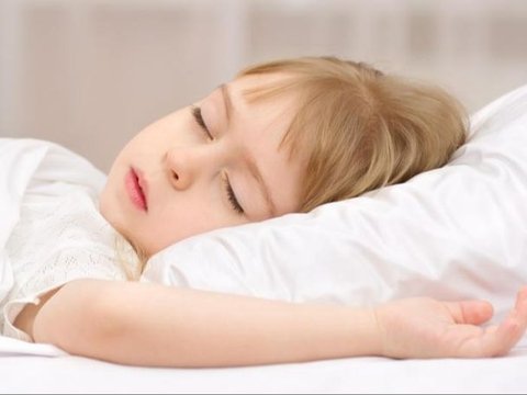2. Iringi Tidur Si Kecil dengan Suara Stabil<br>
