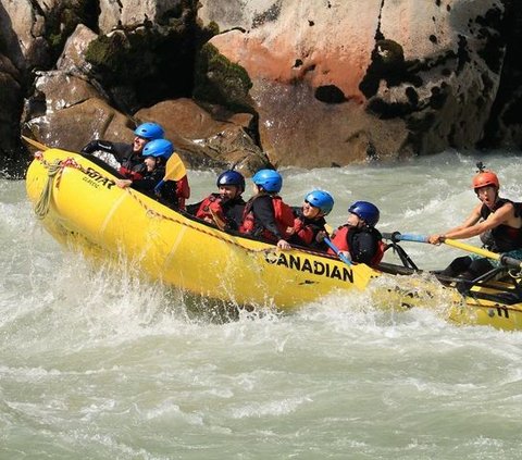 Memacu Adrenalin! Potret Natasha Wilona saat Rafting di Kanada, Netizen 'Sentil' Verrell Bramasta: Berani Ga Rell?