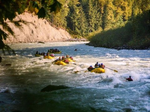 Memacu Adrenalin! Potret Natasha Wilona saat Rafting di Kanada, Netizen 'Sentil' Verrell Bramasta: Berani Ga Rell?