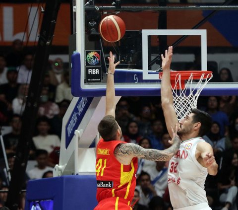 FOTO: Kandaskan Iran, Timnas Spanyol Juara Grup G Piala Dunia Basket FIBA 2023